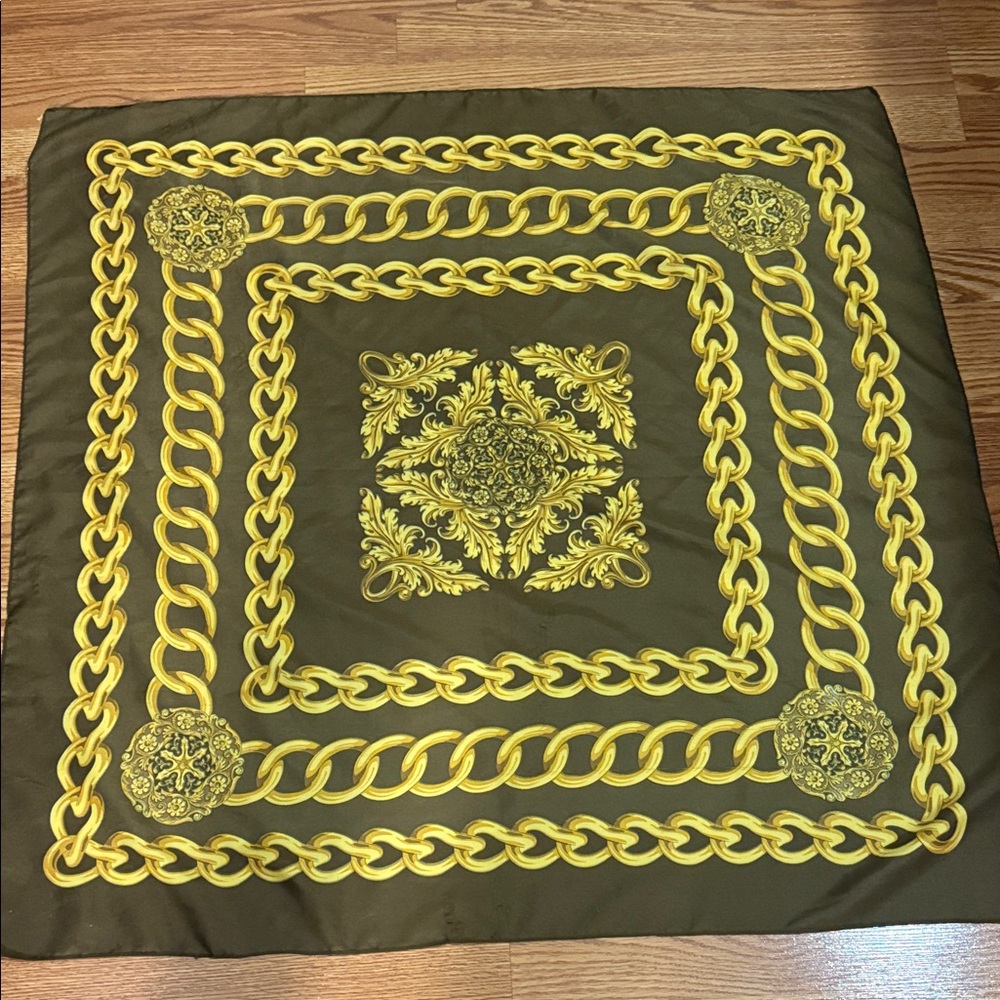 Luxurious Gold Chain Pattern Scarf